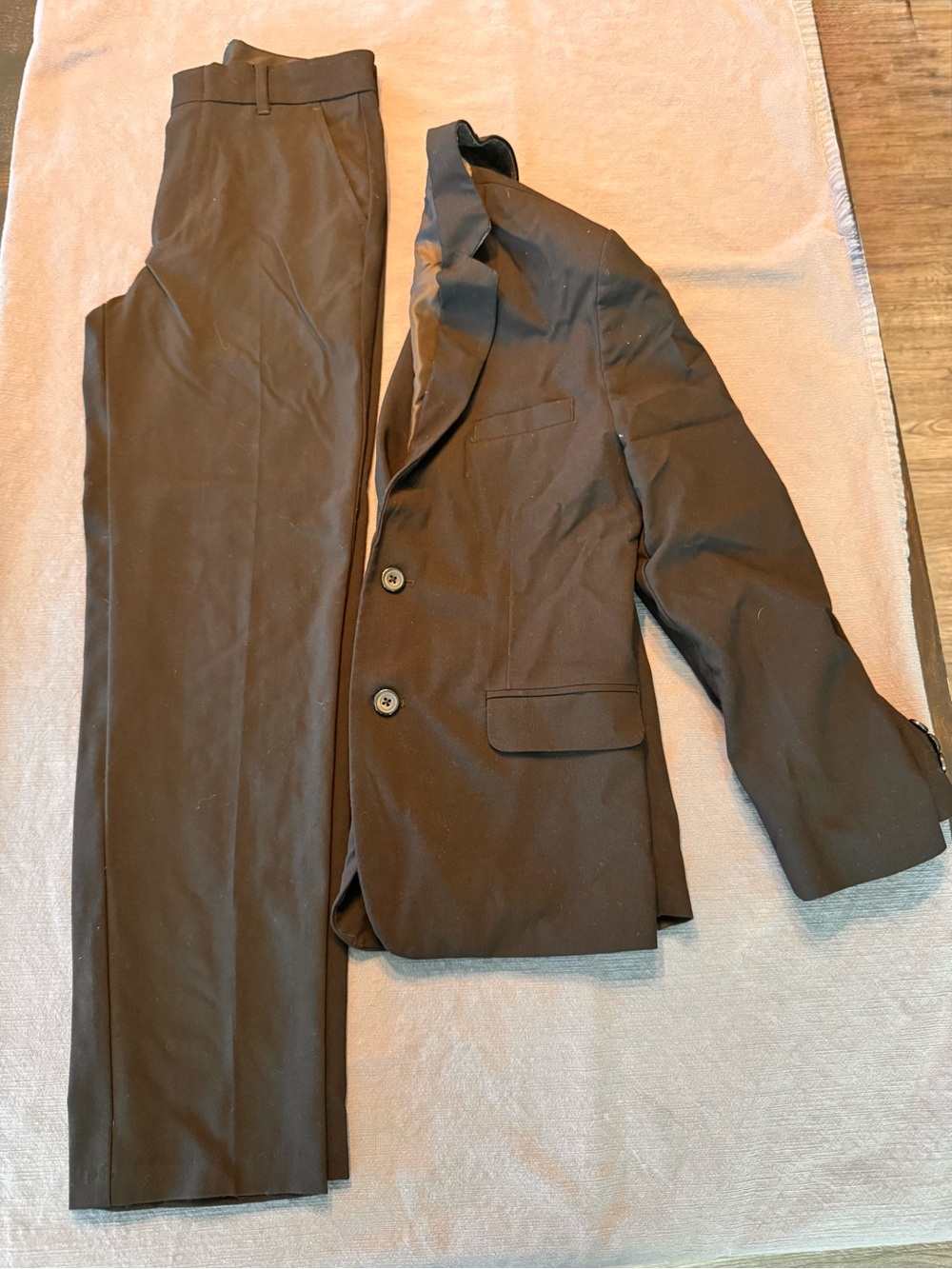 Van Heusen Black Suit Size 12- fits more like a 10